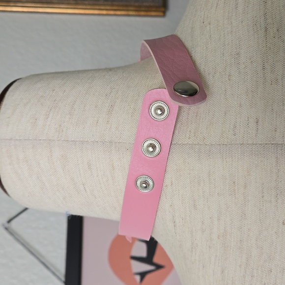 Cute Batwings Heart Faux Leather Choker in Pink, NWT - Picture 13 of 13